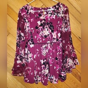 Dressbarn pink floral sheer bell sleeved stretchy medium blouse